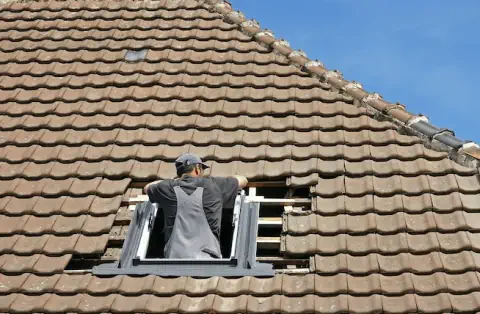 Pose de velux - Montpezat-de-Quercy